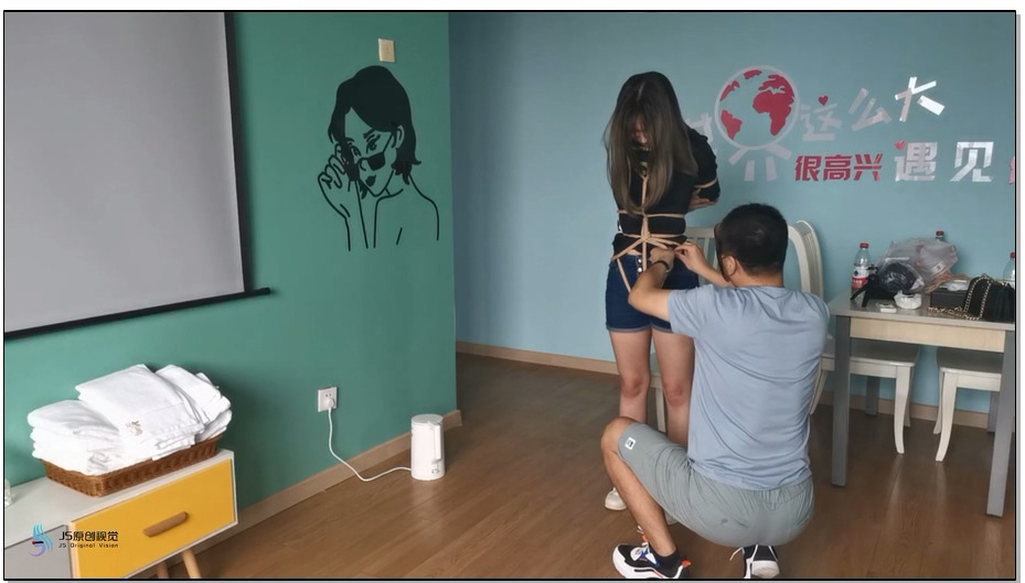 【JS原创】新人妙彤 全身紧缚椅子绑 丝袜套头 马具性口塞口水直流 快感棒QZGC
