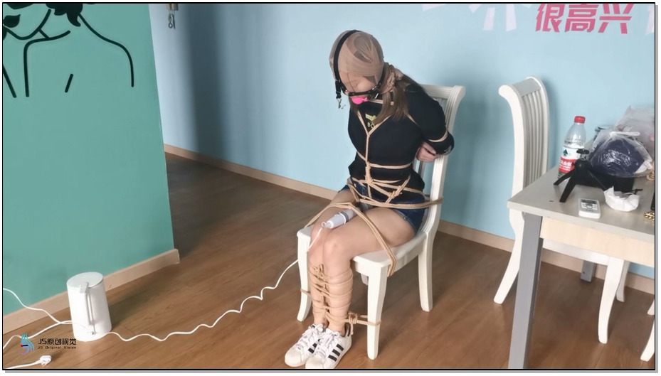 【JS原创】新人妙彤 全身紧缚椅子绑 丝袜套头 马具性口塞口水直流 快感棒QZGC