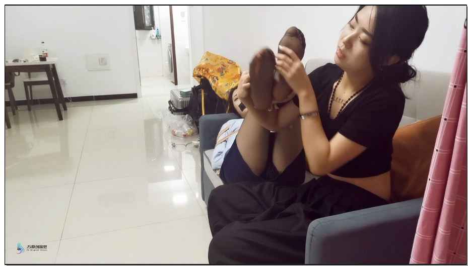 【JS原创】瑾萱/艾可 会所劫难2 女女恋足 舔足 挠痒 连体衣丝袜捆绑