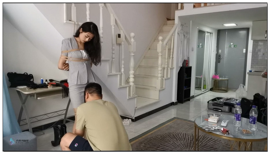 【JS原创】艾可 OL装单腿吊 SP鞭打 玩弄丝足挠痒