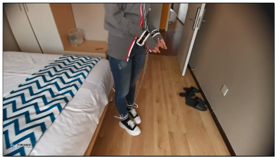 【JS原创】国外定制瑾萱女囚犯+铁链+皮质镣铐+口球堵嘴+龟甲+单手套