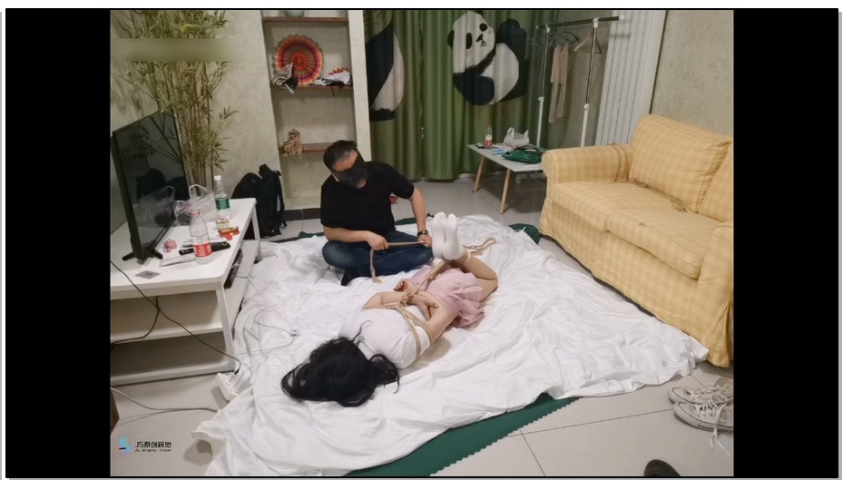 【JS原创】艾可 白棉袜驷马+鞭打+快乐棒刺激+胶带封嘴