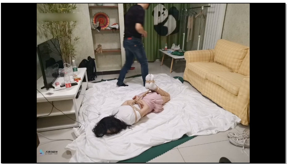 【JS原创】艾可 白棉袜驷马+鞭打+快乐棒刺激+胶带封嘴