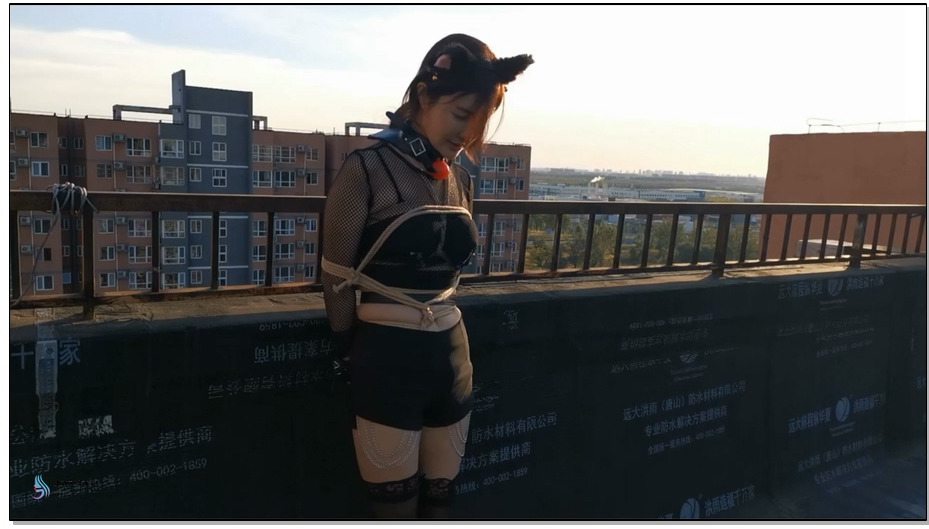 【JS原创】露台上的猫女郎，股绳，口球堵嘴口水直流