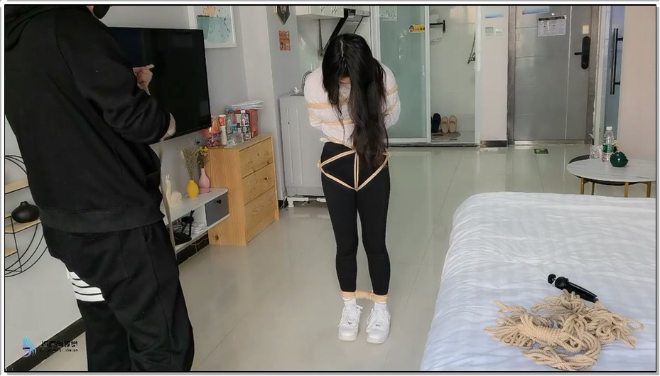 【JS原创】曼曼 意大利籍华人日式股绳白棉袜捆脚行走