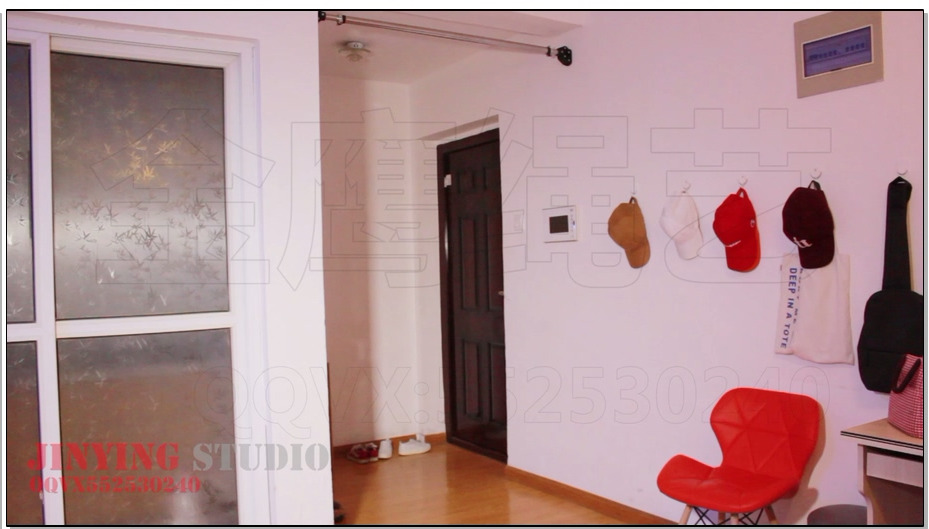 【金鹰绳艺】嫂子穿着性感的衣服在看书等大哥回家，小弟拍照威胁逼其玩刺激游戏！