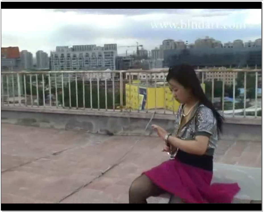 【丽柜美束】小璐璐 楼顶的末路狂花