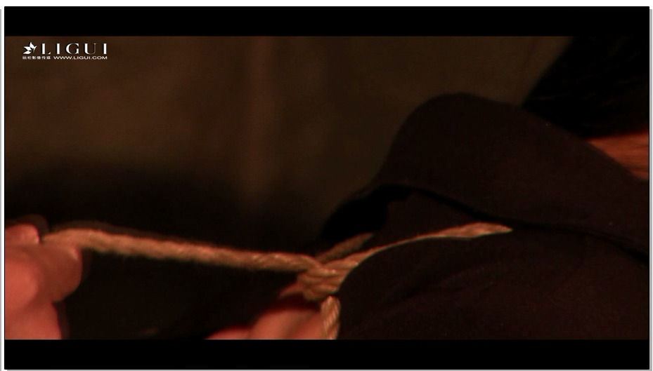 【丽柜美束】白云-征服紧束OL-B