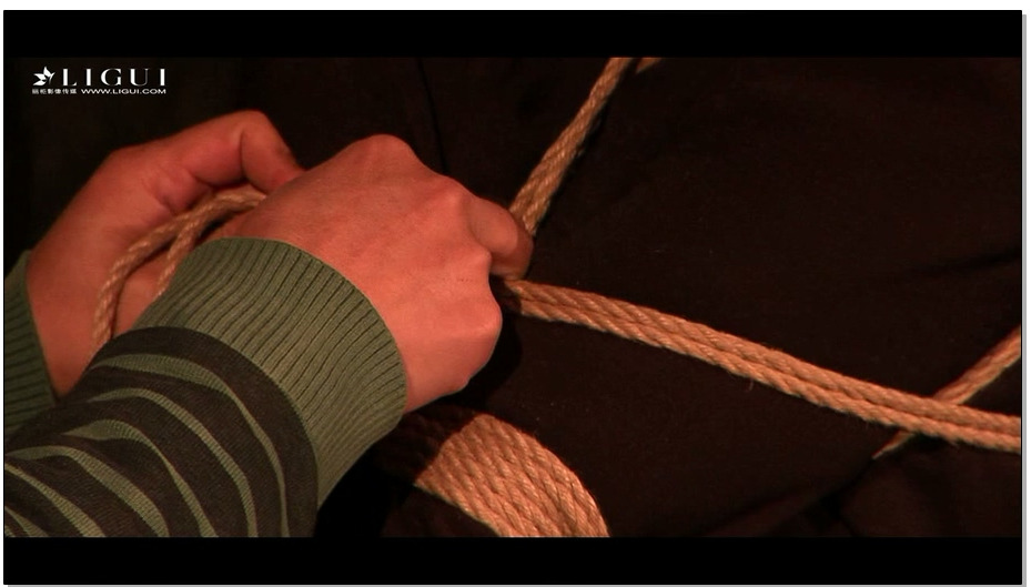 【丽柜美束】白云-征服紧束OL-B