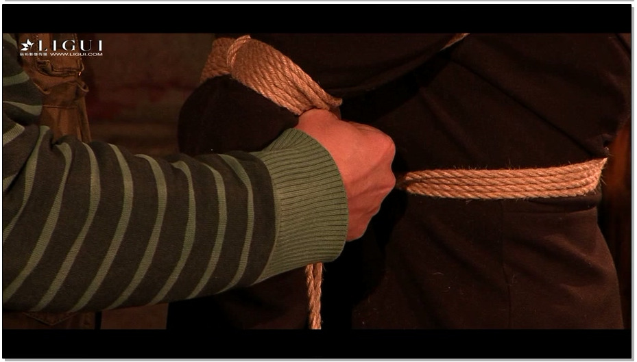 【丽柜美束】白云-征服紧束OL-B