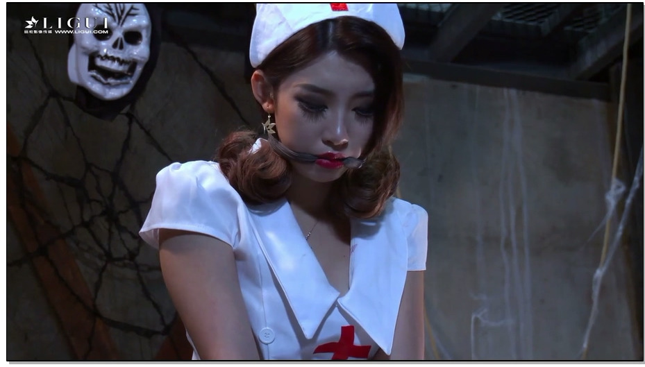 【丽柜美束】蜕变 莜莜护士丝袜勒嘴