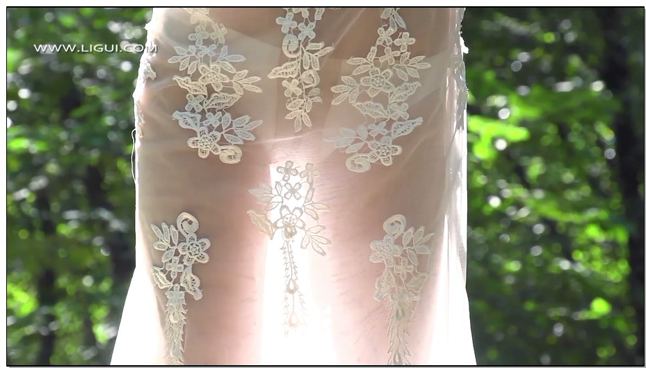 【丽柜美束】郊野无助地挣扎 白雪