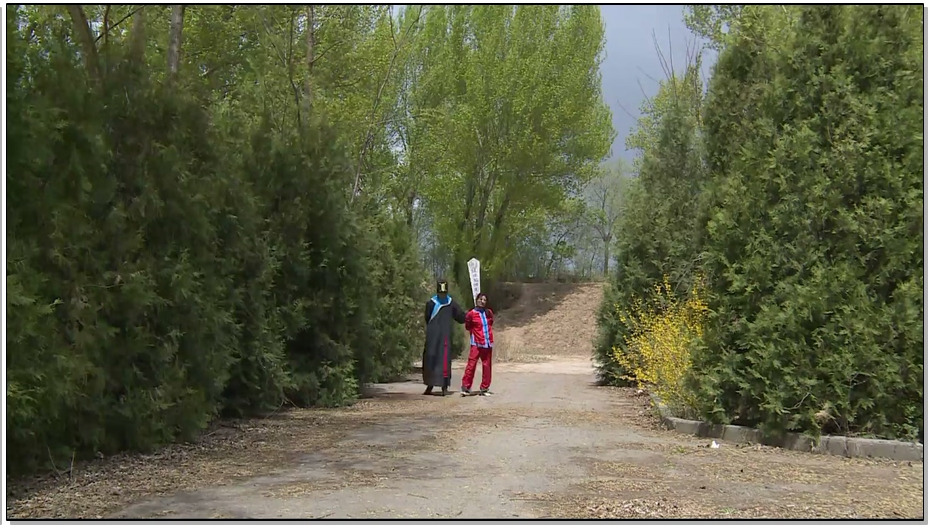 【丽佳美亚】红罪衣镣铐押解,女犯带枷脚镣长途押解，五花大绑插标砍头！