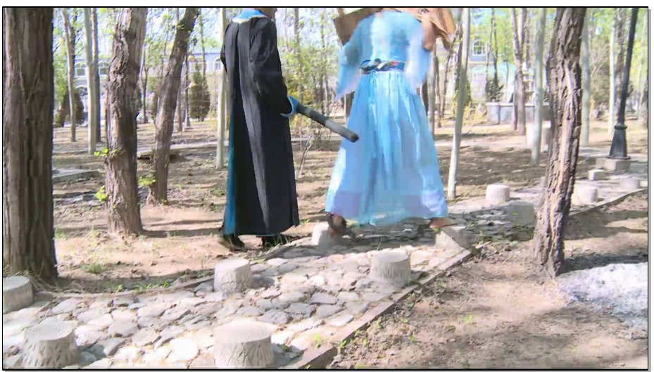 【丽佳美亚】犯妇押解，漂亮女犯带枷赤足脚镣押解惩罚，逃脱失败被驷马！