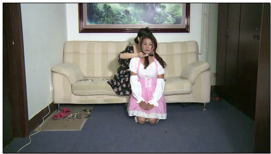 【丽佳美亚】一仆二主 家有一宠，各种笼子镣铐口球鞭打吊