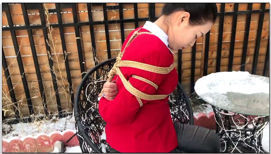 【丽佳美亚】潇潇 寒亭残雪捆绑露出(户外,手铐,脚镣,项圈,裸足,家务)