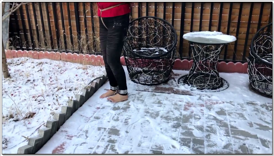 【丽佳美亚】潇潇 寒亭残雪捆绑露出(户外,手铐,脚镣,项圈,裸足,家务)