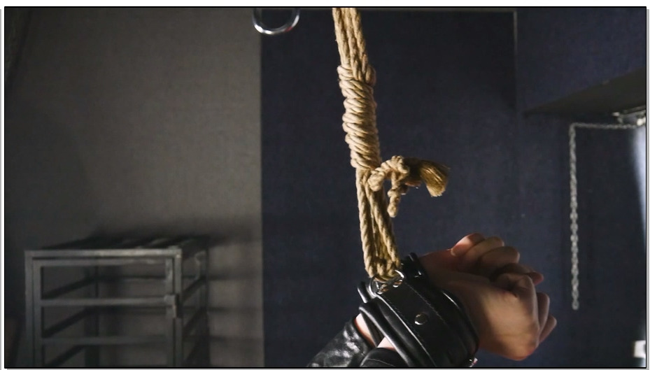 【猎美工作室】女搜查官之拷问(正片)皮衣 女警 长腿 押解 赤足 反手吊 拷打 呻吟