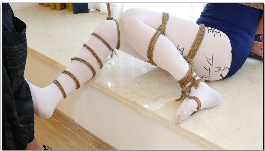 【猎美工作室】当抖S遇到抖M,女M逆袭女S,长筒袜与连裤袜驷马蒙眼堵嘴项圈女女调教