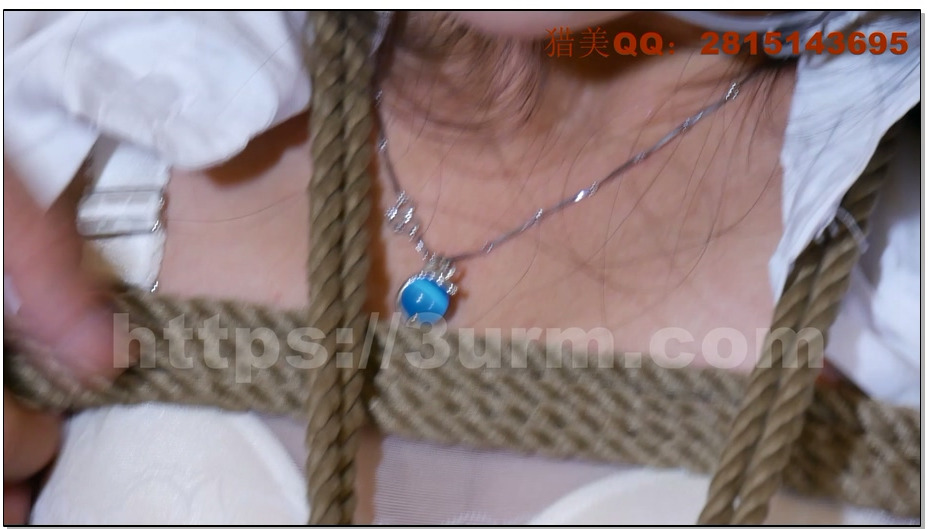 【猎美工作室】奴隶秘书中 遥 控跳 蛋，龟 甲上身，贞 操 带禁 锢。秘书奴 化开始，撕…