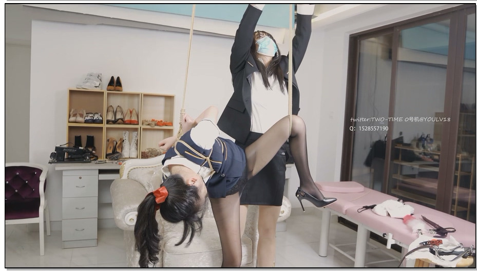 【LMXY】G钩弄得妹子哭得挺可怜的 OL装 驷马 捆绑鞭打 TK 单腿吊鞭
