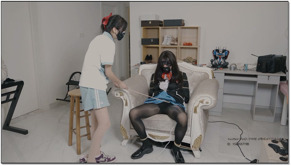 【LMXY】暑假超时常 妹子清新学生打扮 海月联名 被女王疯狂TK 吊绑 强高 踩踏 鞭打 然…