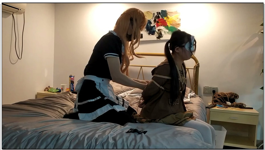 【冷少与贝娘】冷少的JK服驷马+M开腿ZD棒，打屁股，打耳光，踩脸调教