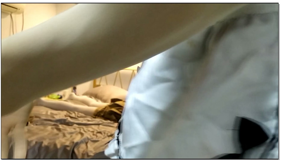 【冷少与贝娘】冷少的JK服驷马+M开腿ZD棒，打屁股，打耳光，踩脸调教