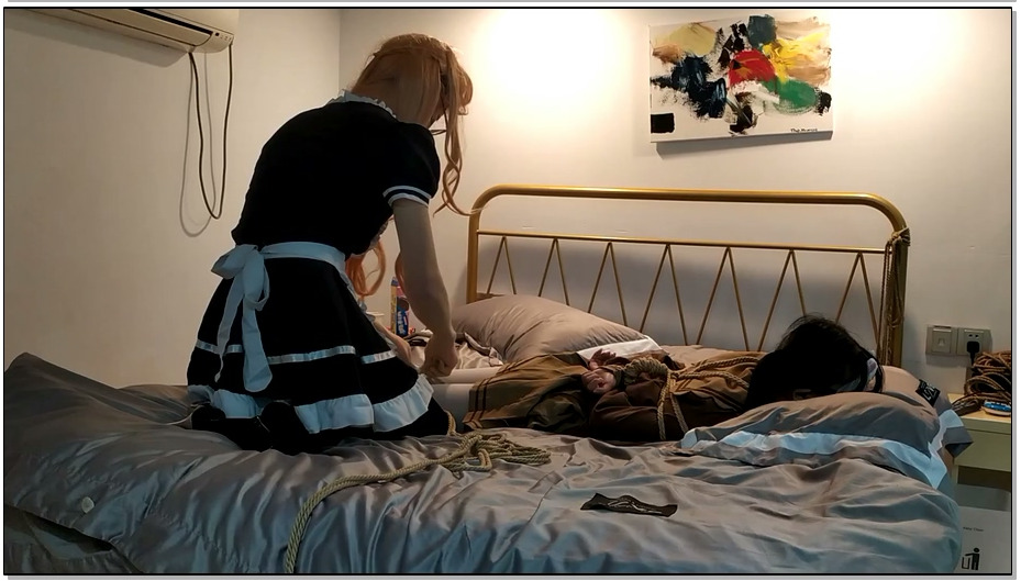 【冷少与贝娘】冷少的JK服驷马+M开腿ZD棒，打屁股，打耳光，踩脸调教