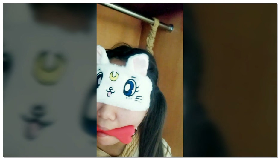 【冷少与贝娘】双马尾少女衣柜单腿吊+M开腿+口塞+鞭打