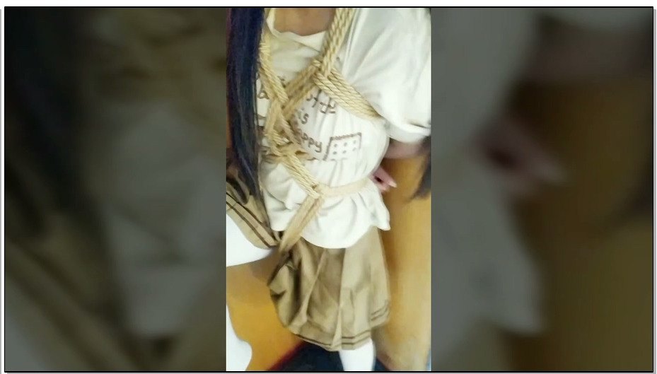 【冷少与贝娘】双马尾少女衣柜单腿吊+M开腿+口塞+鞭打