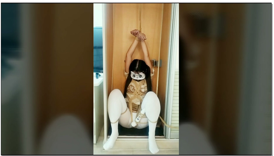 【冷少与贝娘】双马尾少女衣柜单腿吊+M开腿+口塞+鞭打