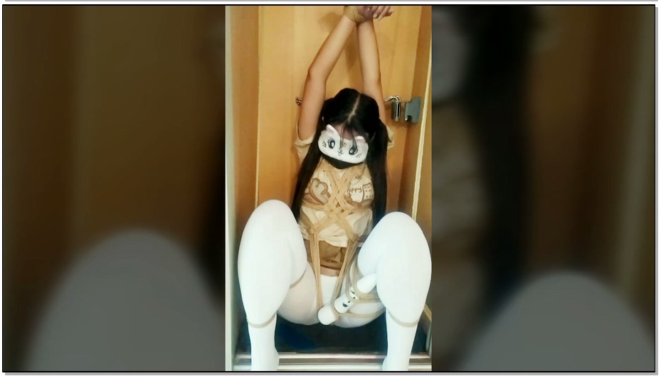 【冷少与贝娘】双马尾少女衣柜单腿吊+M开腿+口塞+鞭打