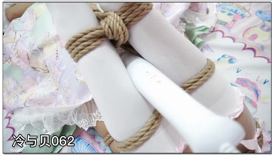 【冷少与贝娘】冷酱lolita白丝极限驷马+快乐棒+马具口球+口水流不停