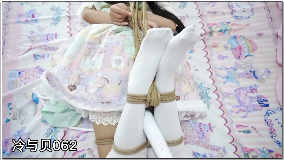 【冷少与贝娘】冷酱lolita白丝极限驷马+快乐棒+马具口球+口水流不停