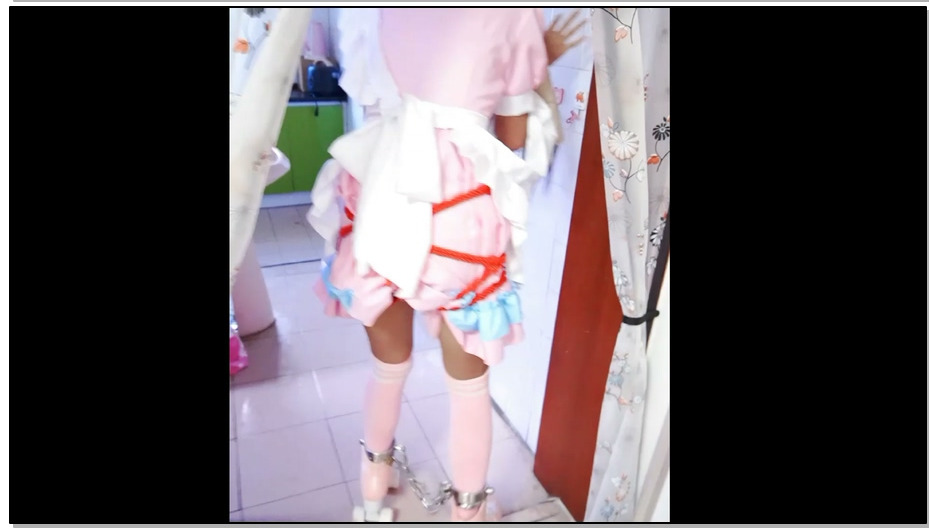 【冷少与贝娘】轮滑女孩的一天，拘束捆绑状态下起床做饭吃饭挑战