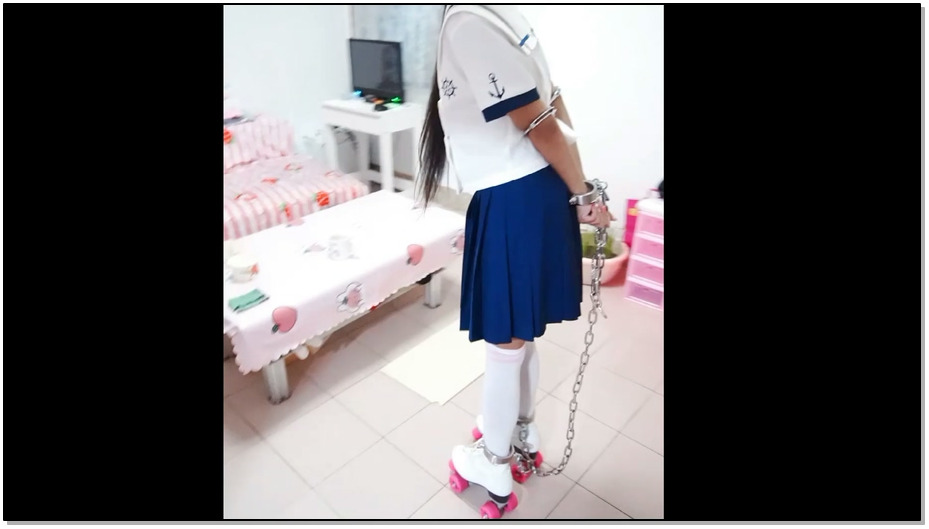 【冷少与贝娘】轮滑女孩的一天，拘束捆绑状态下起床做饭吃饭挑战