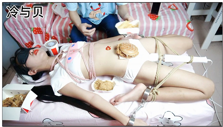 【冷少与贝娘】双马尾内衣少女，餐桌上镣铐禁锢人体盛