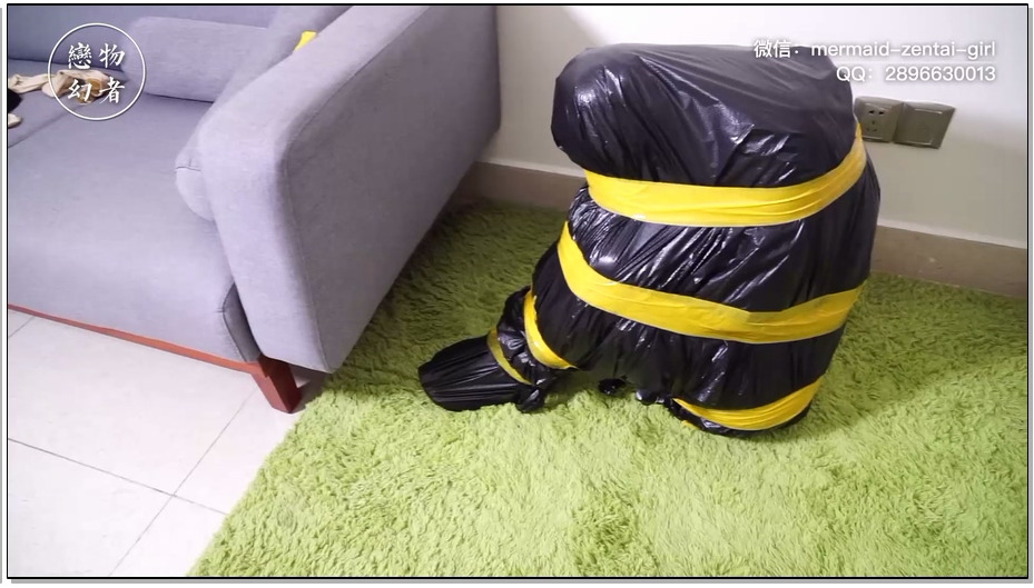 【恋物幻者】快递员绑架小DVA+全身捆绑堵嘴+头套捏鼻呼吸抑制+tk挠脚+双层密闭塑料袋..