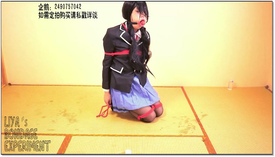 【莉雅】定时锁驷马自缚 丝袜堵嘴