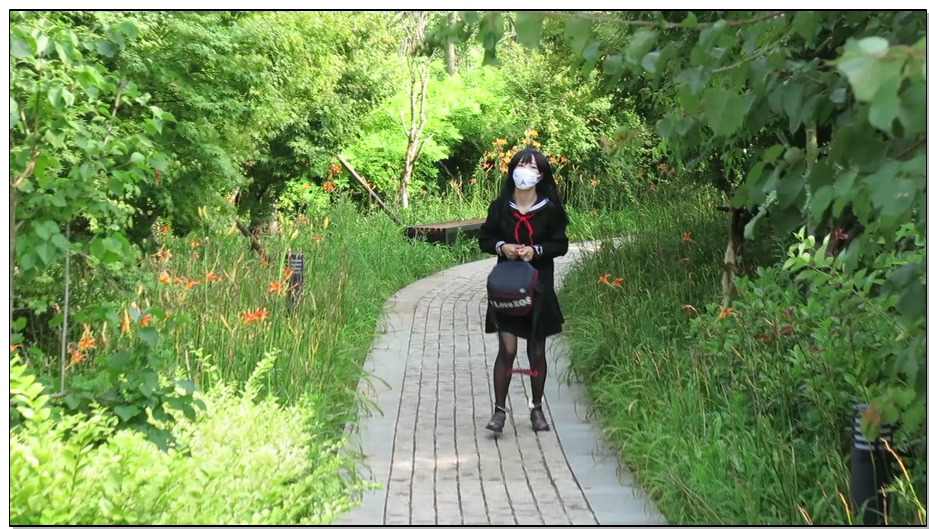 【魔法摄影工坊】水手服少女黑丝美腿镣铐散步,冒着被人发现的危险偷玩镣铐