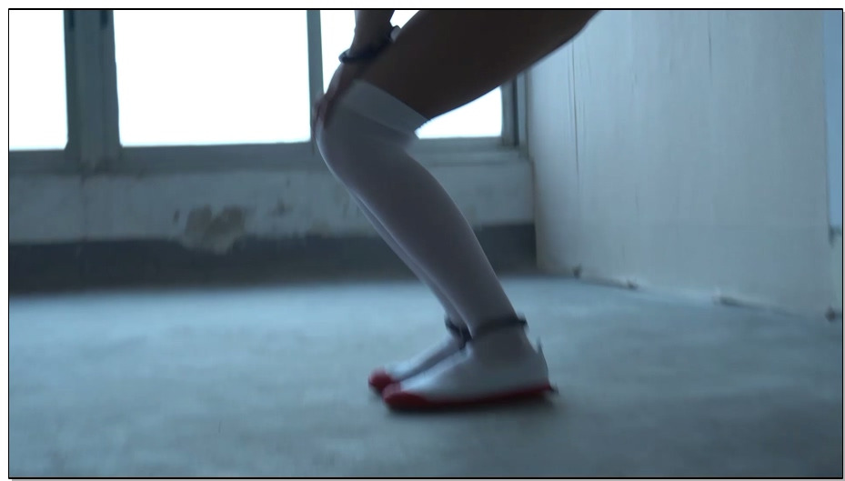 【魔法摄影】新模小翼 穿着白丝体操服在家做运动 用金属来减肥