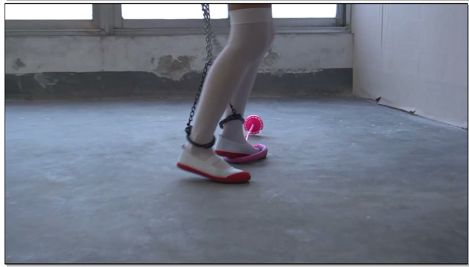 【魔法摄影】新模小翼 穿着白丝体操服在家做运动 用金属来减肥