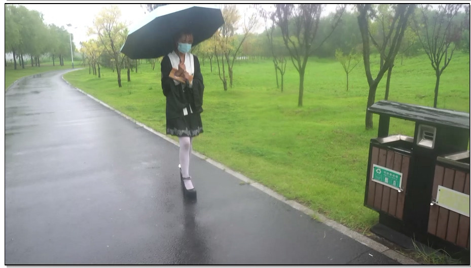 【魔法摄影】小翼 雨天小事故 户外拍摄途中遭遇脚铐打不开