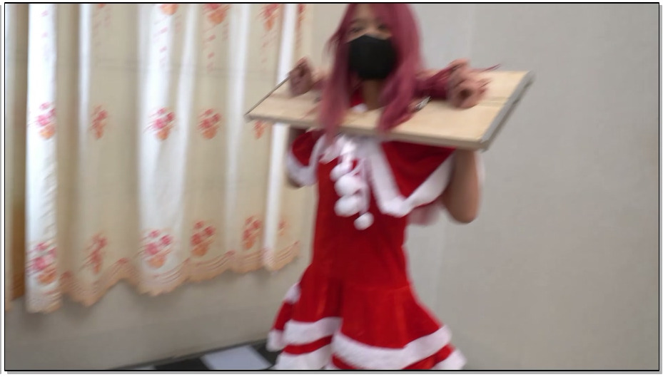 【魔法摄影】圣诞少女 手铐脚铐不能少 锁上木枷打开〇蛋 最后缠上灯条就是一个会呻吟…