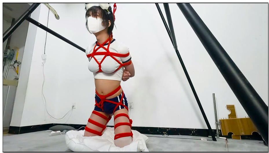 【面具男】榨干超好听的女声极品伪娘Jiojio，叠腿吊缚再加上伸缩塞子和震动电击让… 