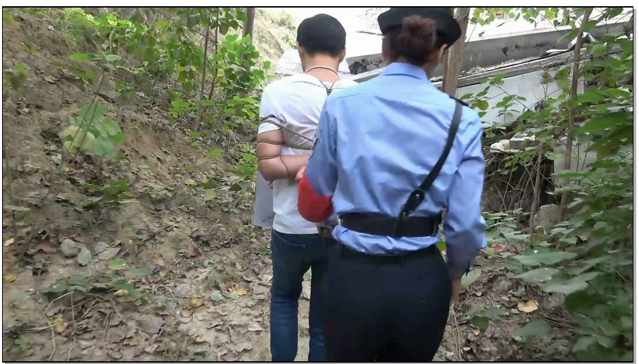 【MJ影视】女警审问毒贩夫妻上集 