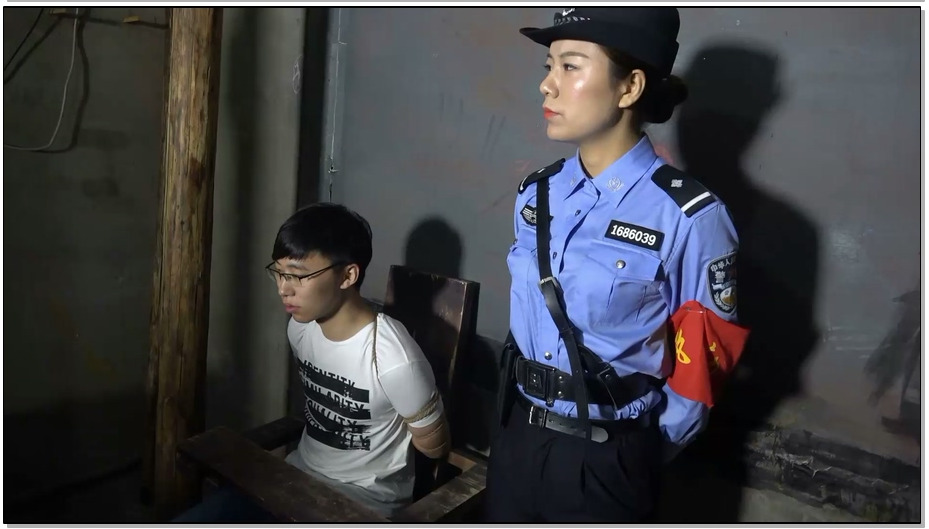 【MJ影视】女警审问毒贩夫妻上集 