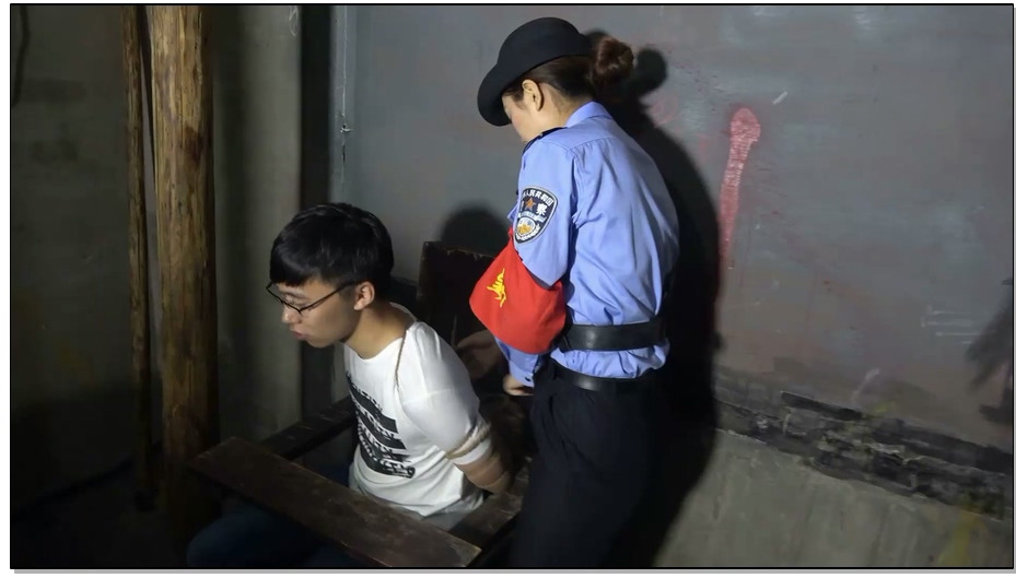 【MJ影视】女警审问毒贩夫妻上集 