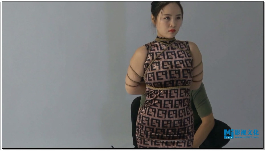 【MJ影视】唐晓鱼 女犯五花镣铐插牌 